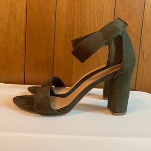 Women’s Open Toe Block Heel (Size 10)